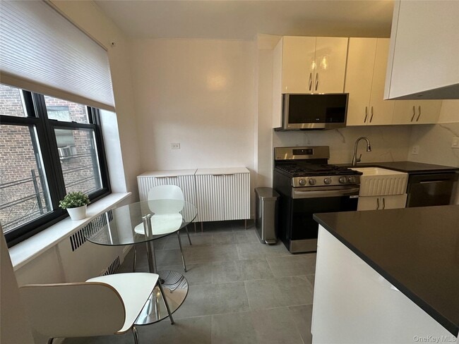 Building Photo - 98-76 Queens Blvd