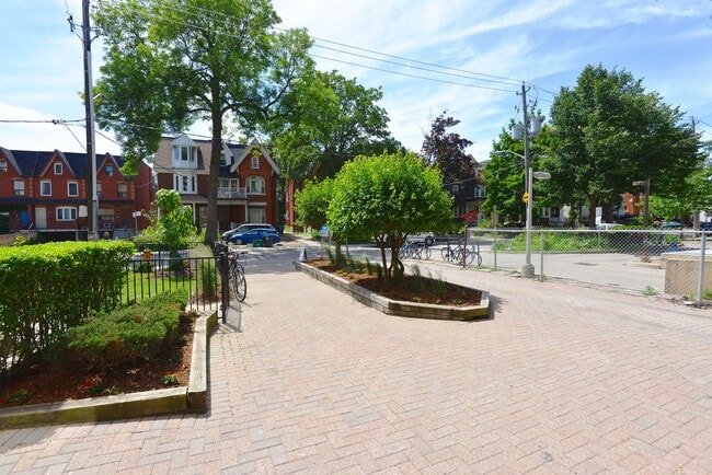 Building Photo - 77 Spencer Ave