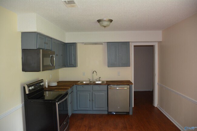 Foto del edificio - 6231 Maywick Dr NW