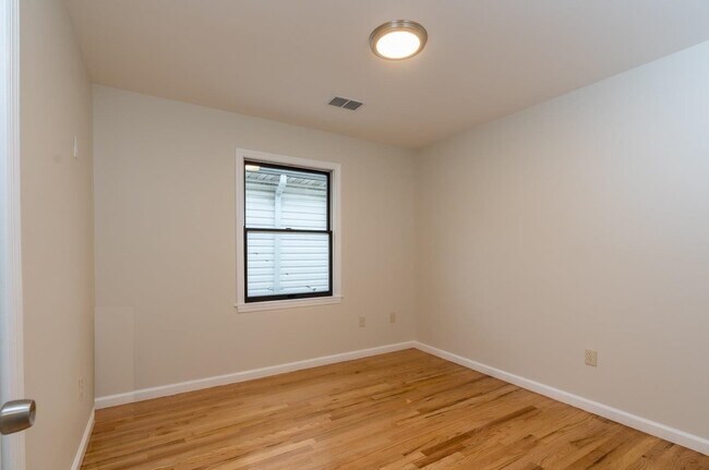 Building Photo - 325 Claremont Ave