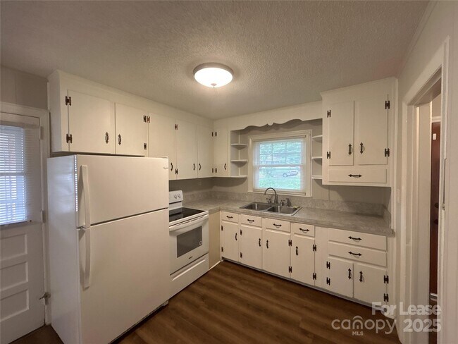 Foto del edificio - 3847 Whitehall Dr