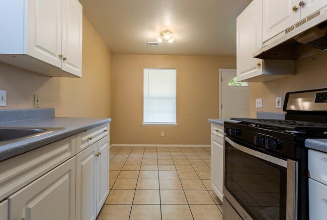 Building Photo - 203/205 6th Place