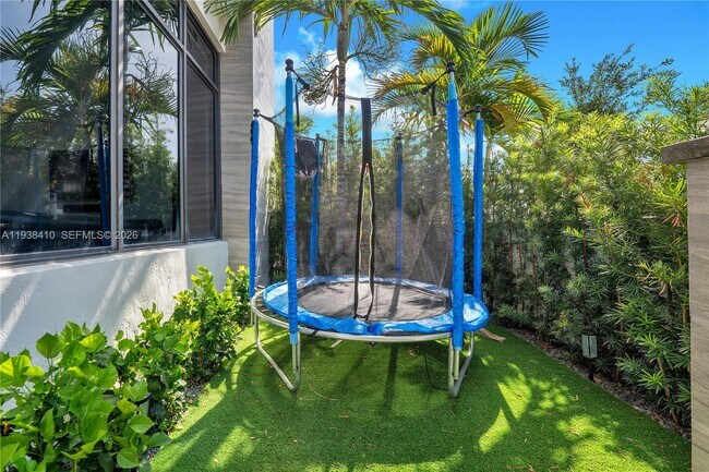 Foto del edificio - 8279 NW 43rd St