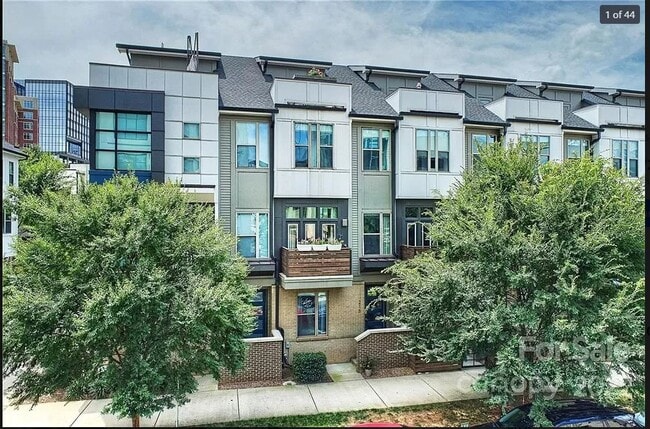 Building Photo - 215 Doggett St