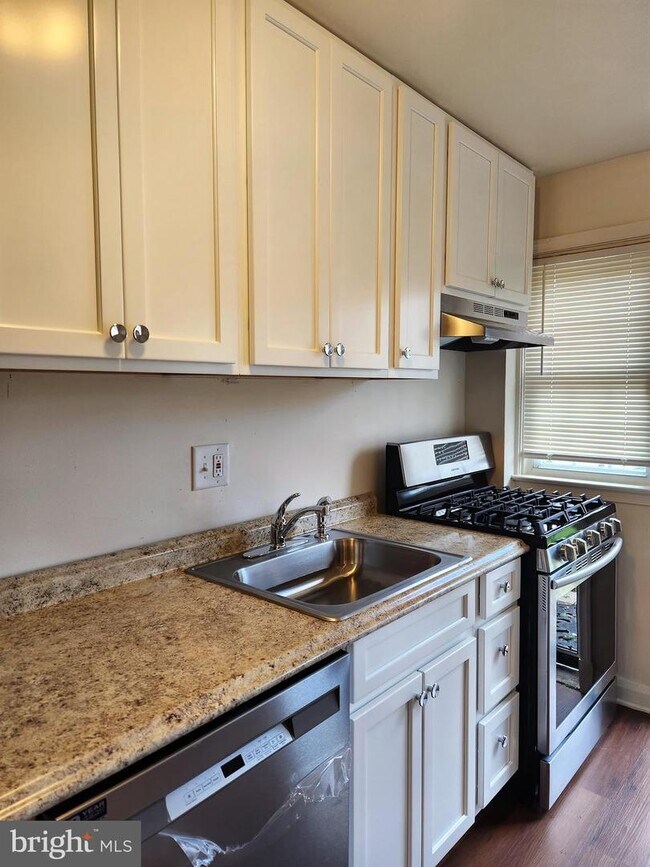 Foto del edificio - 3712 Elmley Ave
