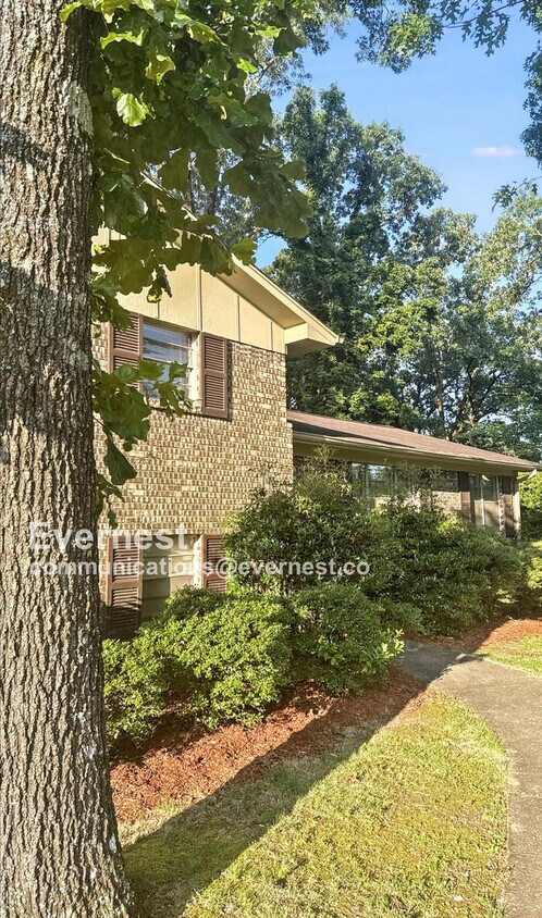 Foto principal - 913 21st Ave NW