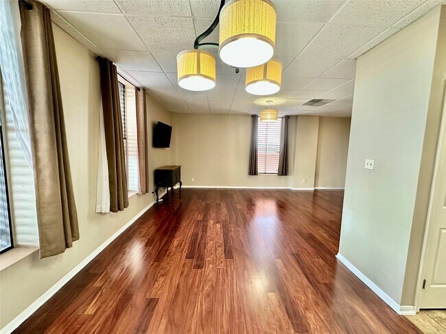 Building Photo - 801 6th St N