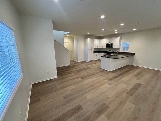 Building Photo - 176 N Sutter Ave