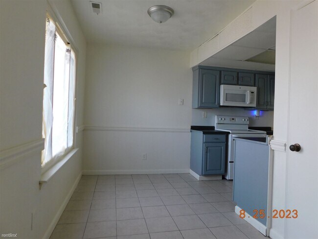 Building Photo - 3 br, 2.5 bath Townhome - 3481 Bancroft Dr