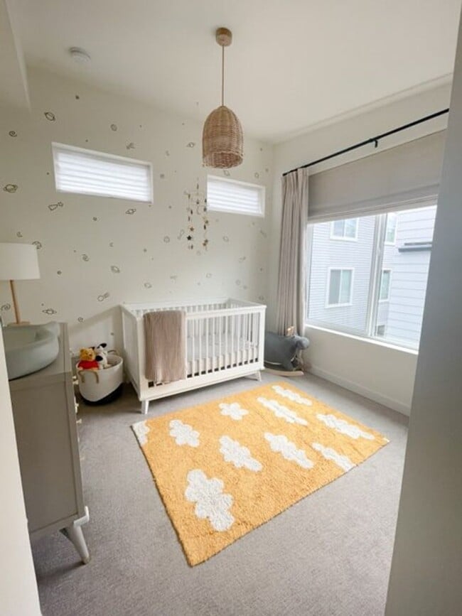 Building Photo - Available 7/1. Stunning newer Ballard Town...