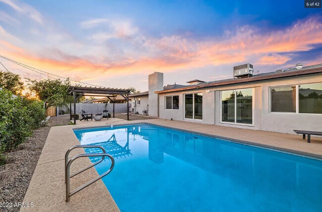 Foto del edificio - 8221 E Sheridan St