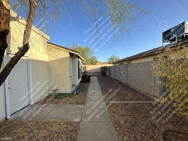 Building Photo - 2 br, 1 bath House - 4742 W Menadota Dr