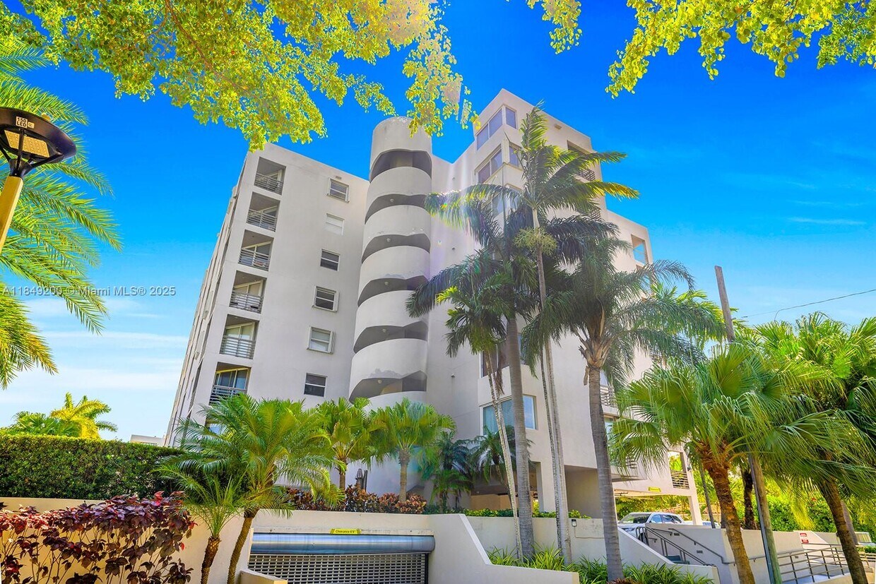 Foto principal - 2400 SW 3rd Ave