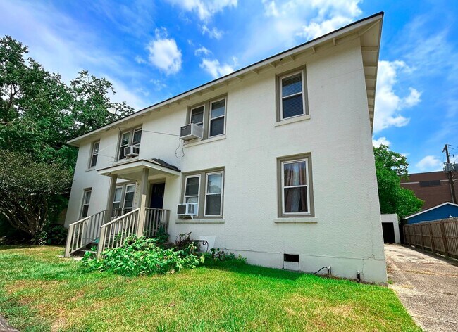 Foto del edificio - 811 Kenmore Ave
