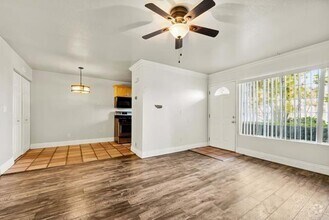 Building Photo - 4775 Seminole Dr