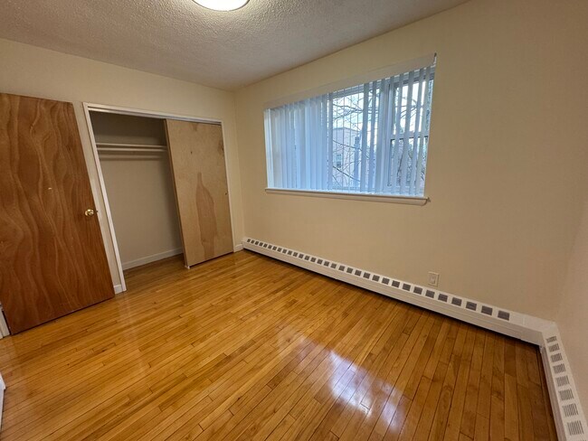 Building Photo - 37 Parkman St