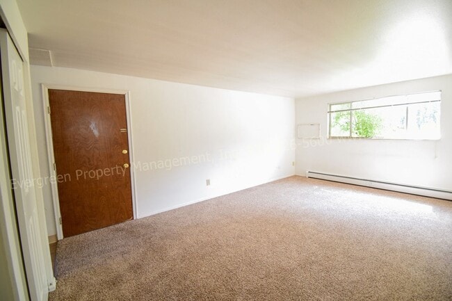 Building Photo - 2813 Sumac St