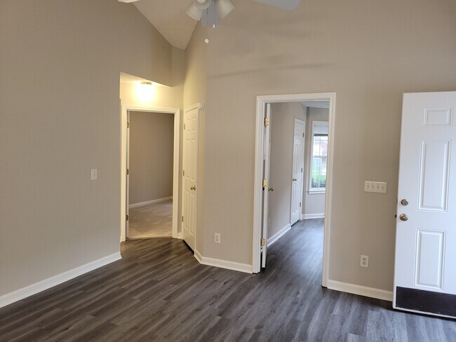 Building Photo - 610 Crossbridge Aly