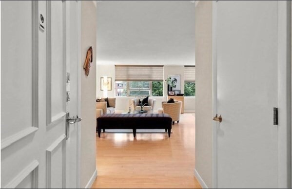 Foto del edificio - 20 Hammond Pond Pkwy