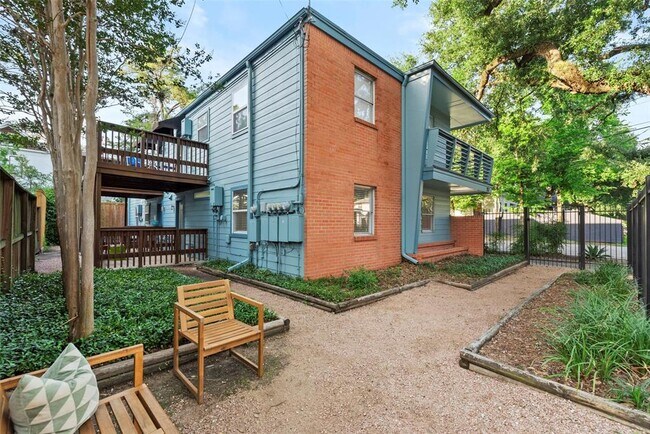 Foto del edificio - 217 E 12th St