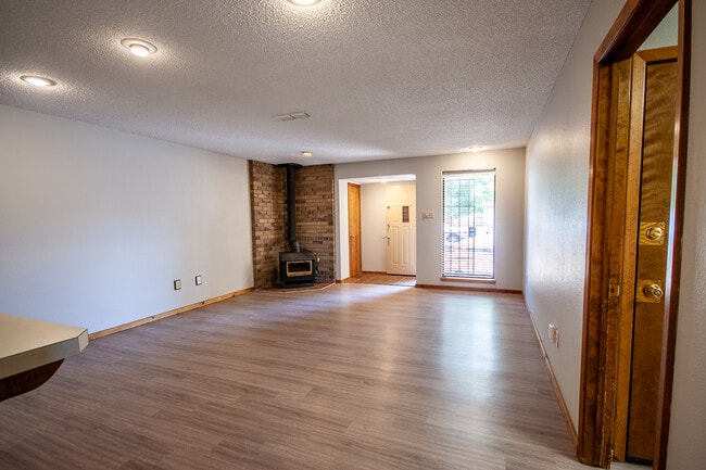 Building Photo - 811 Stanton Pl