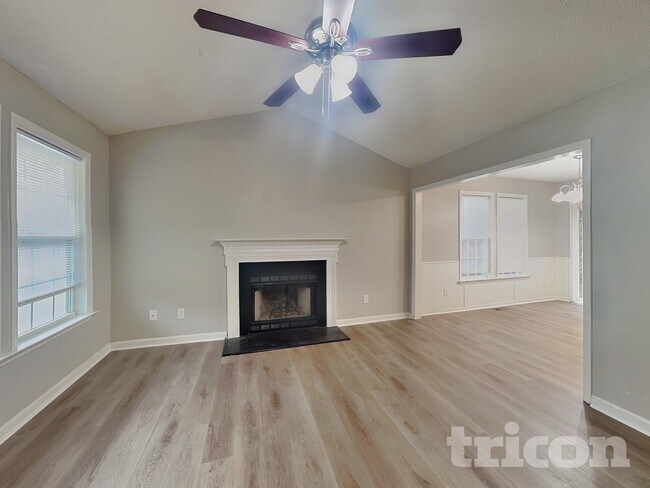 Foto del edificio - 1017 Laurel Leaf Rd