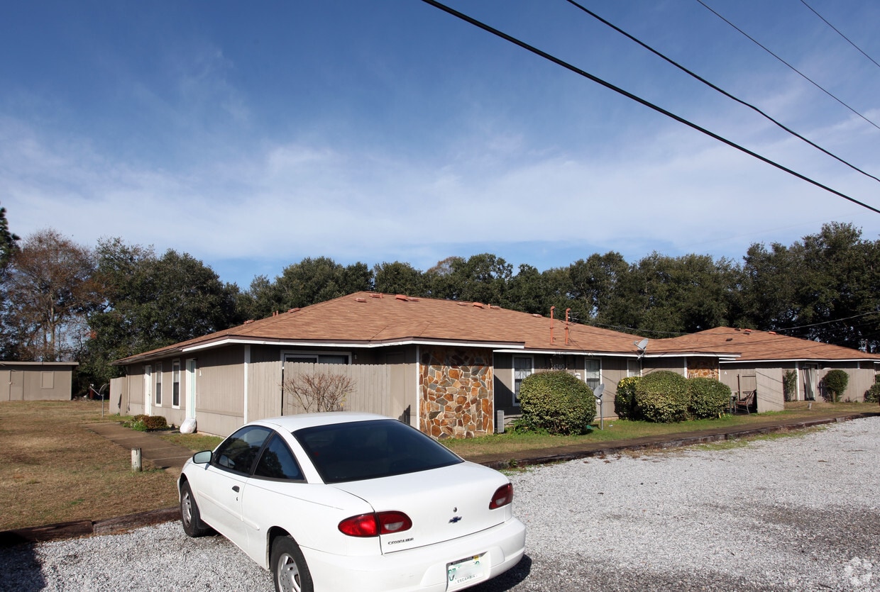 Building Photo - 4740 Bellview Ave