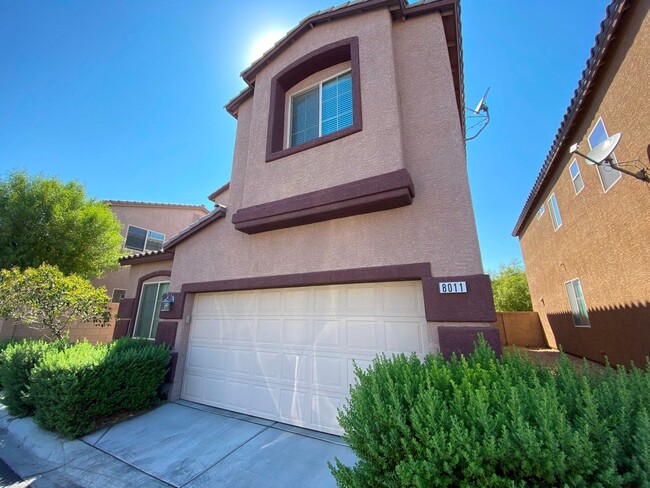 Building Photo - Beautiful 2 Story Home