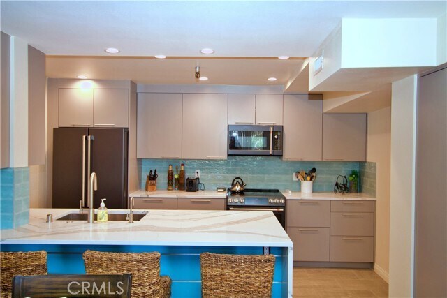 Foto del edificio - 230 S Catalina Ave