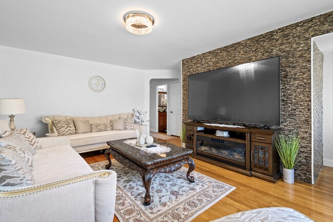 Foto del edificio - 7625 W Strong St