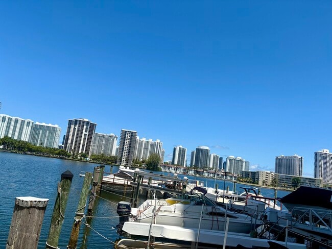 Building Photo - 18061 Biscayne Blvd