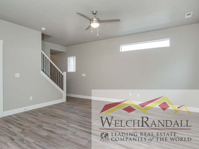Building Photo - Beautiful 3 Bed 2.5 Bath Townhome in West ...