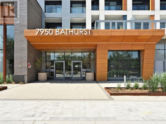 Building Photo - 7950-7950 Bathurst St