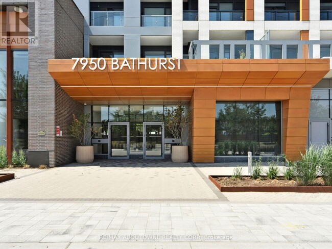 Photo du bâtiment - 7950-7950 Bathurst St