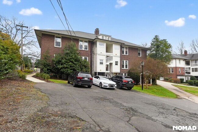 Foto del edificio - Charming 2BR Condo in Charlotte