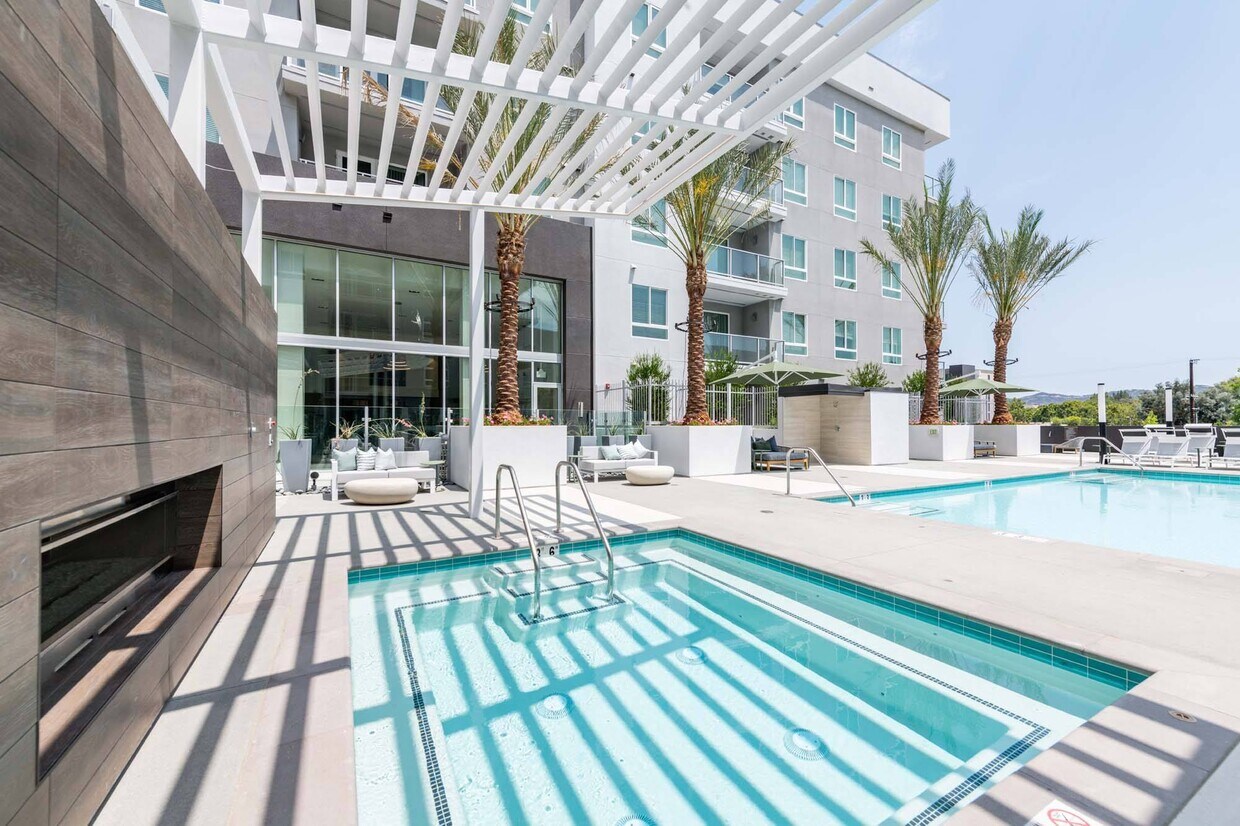 Essence Apartments in Woodland Hills, CA Westside Rentals