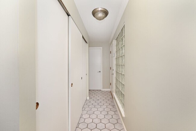 Foto del edificio - 5008 Puget Blvd SW