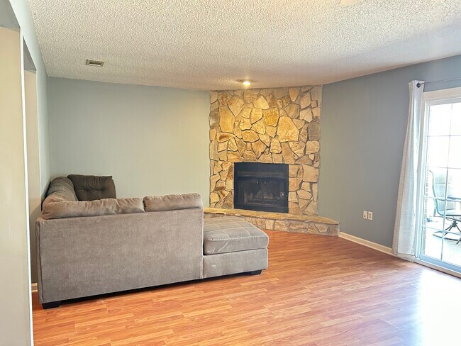 Building Photo - 1803 Valparaiso Blvd