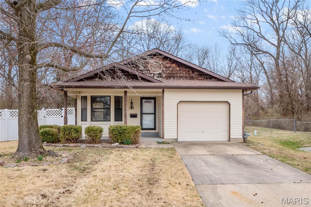 Foto principal - 701 Oak Hollow Ct