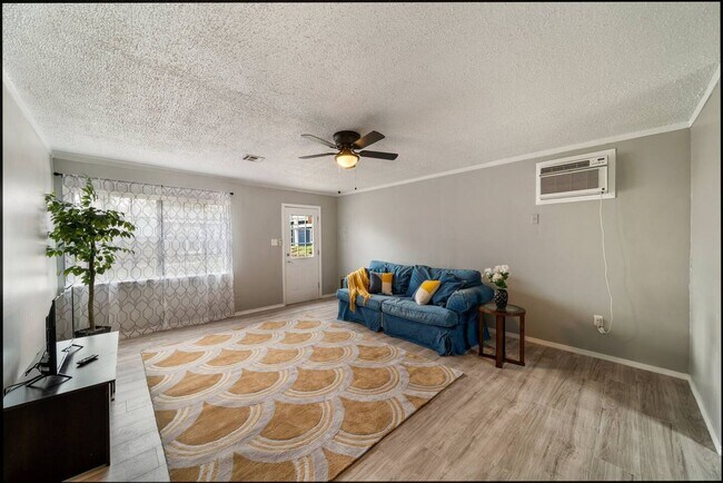 Foto del edificio - N 23rd W Ave Duplex