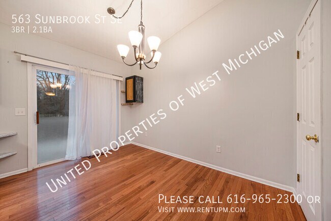 Foto del edificio - Available Now | 3 bed 2.5 bath single-fami...