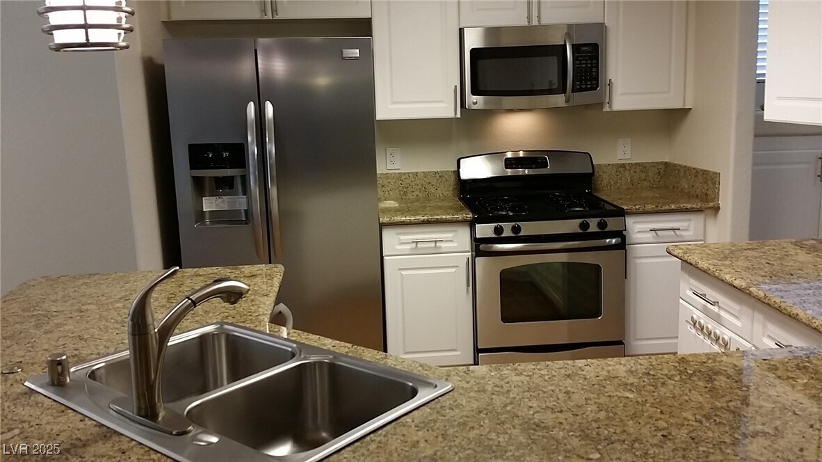 Foto del edificio - 8500 Glade Minnow Ave