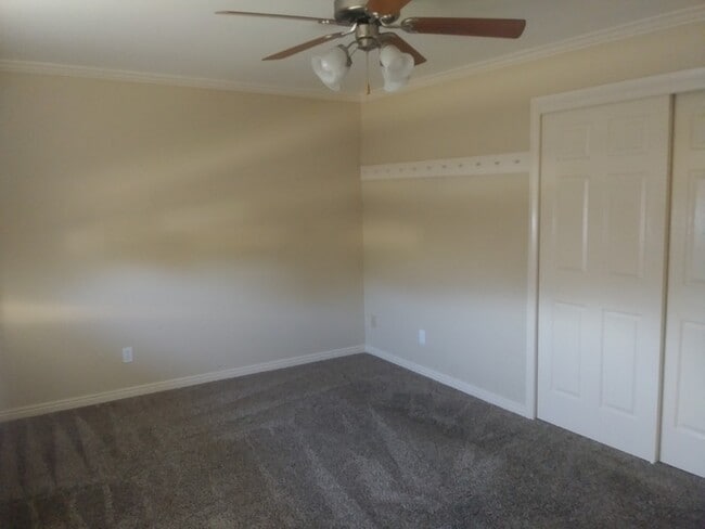 Building Photo - 1375 E 550 S