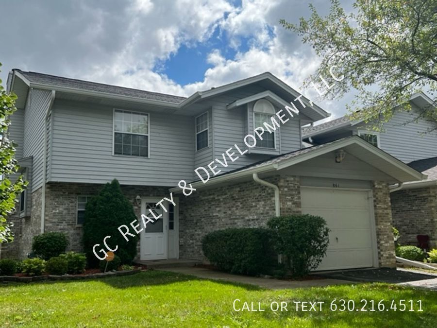 Foto principal - ** 3 BEDROOM / 2.5 BATH / END UNIT / SS AP...