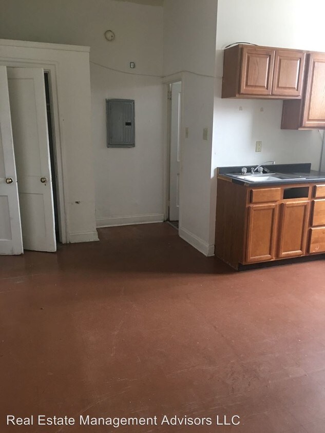 Foto principal - 5701 W Girard Ave