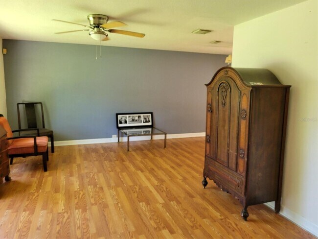 Foto del edificio - 328 E Highland St