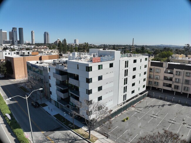 Exterior 3D - Clad LA