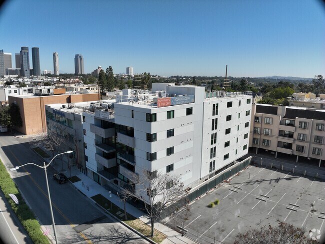 Exterior 3D - Clad LA