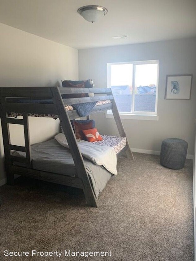 Foto del edificio - 3 br, 2.5 bath House - 807 E Oregon Ave