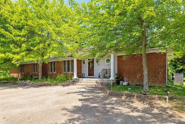 Building Photo - 297 Vreeland Dr